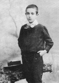 [ilustração: Fernando Pessoa aos dez anos.
]