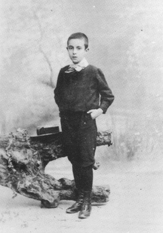 Fernando Pessoa aos dez anos.
