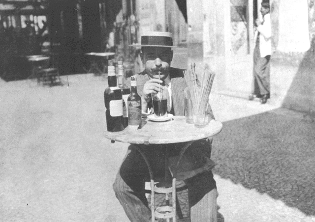 Joshua Benoliel (1873-1932). Cliente de café. in O Século.